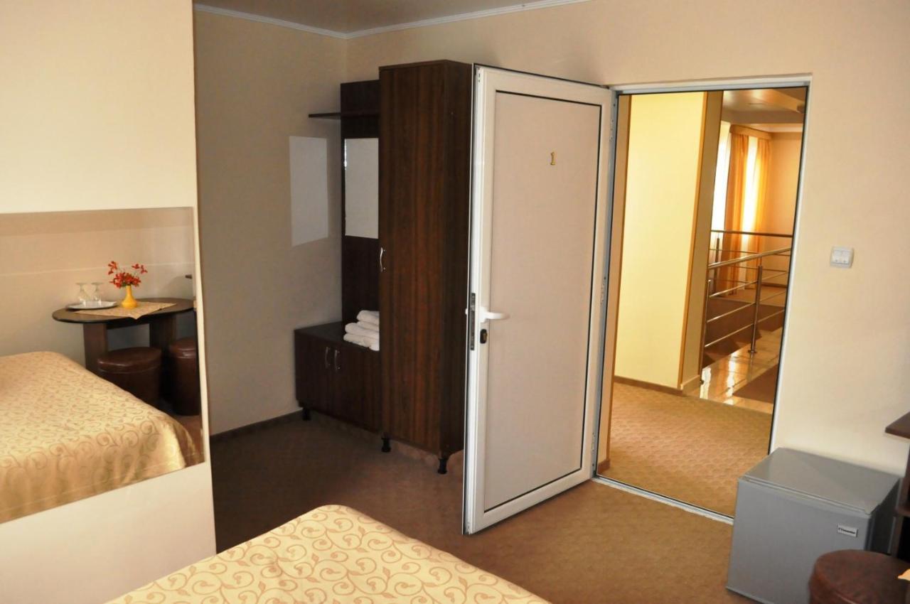 Hotel Andrei Câmpia Turzii Exterior photo